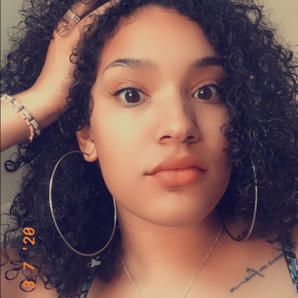 Meet your Posher, Aziah - Picture 2 of 11